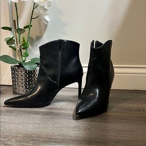 Express Sleek Black Heeled Boots